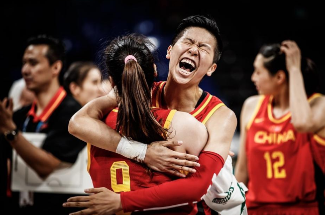 爱游戏官网-西班牙绝地反击加拿大，费兰·托雷斯制霸全场