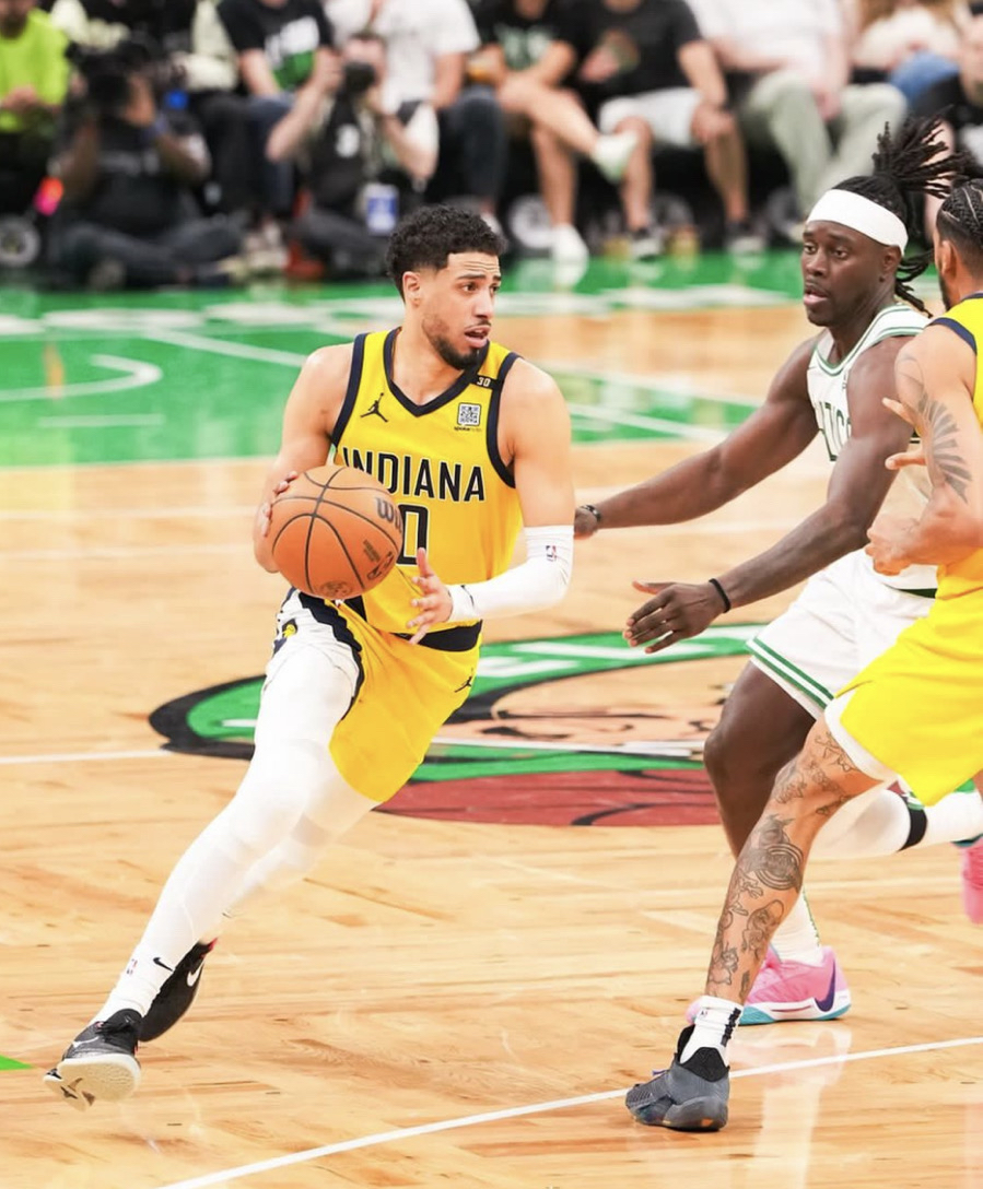 爱游戏APP-山东队力克灰熊，塔图姆统治全场