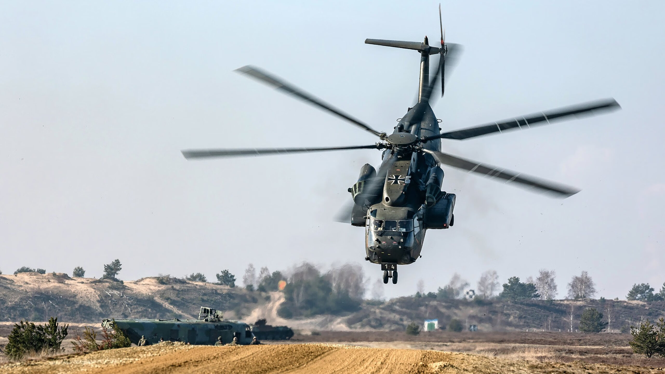 爱游戏在线-银绿奇迹，阿隆索以大师笔触，于赛道上演逆转史诗