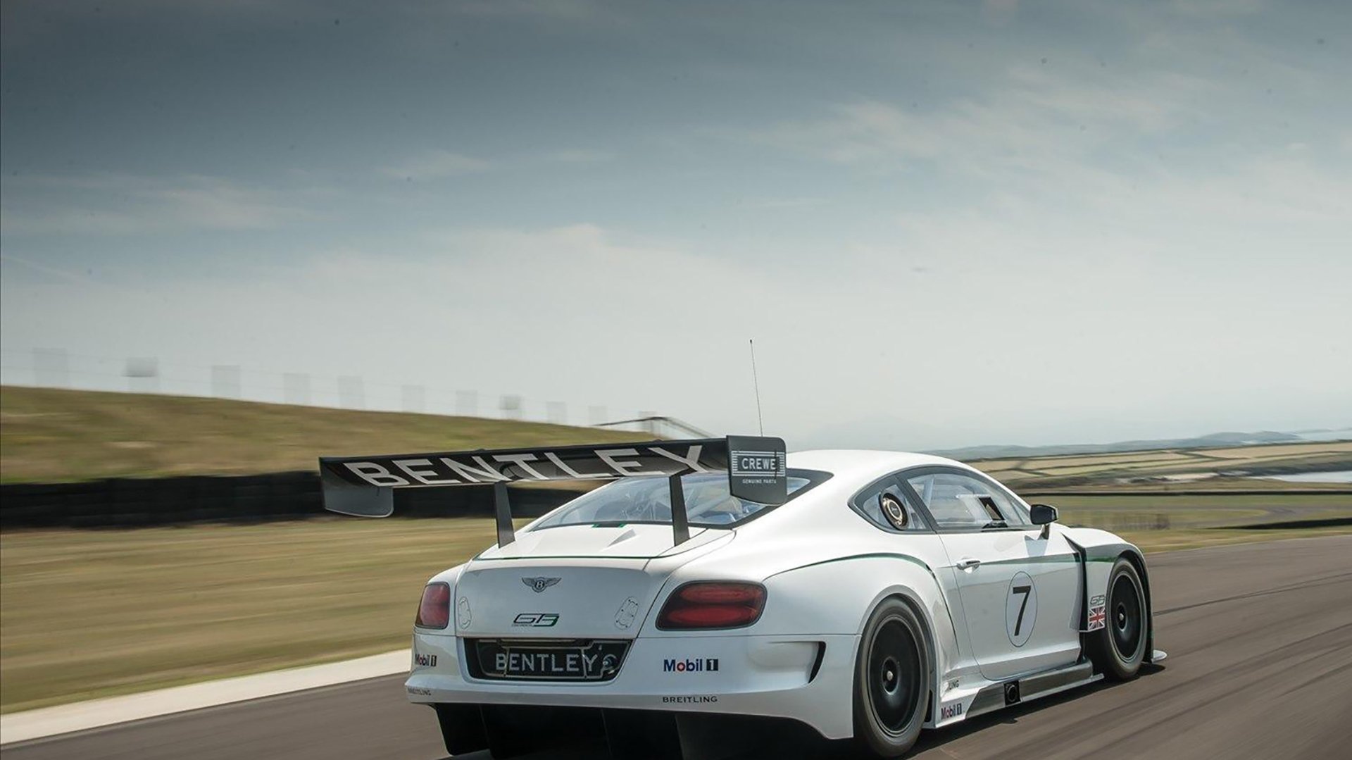 安全车阴影下的逆袭，周冠宇如何用静默轮胎击碎红牛二队的冠军梦