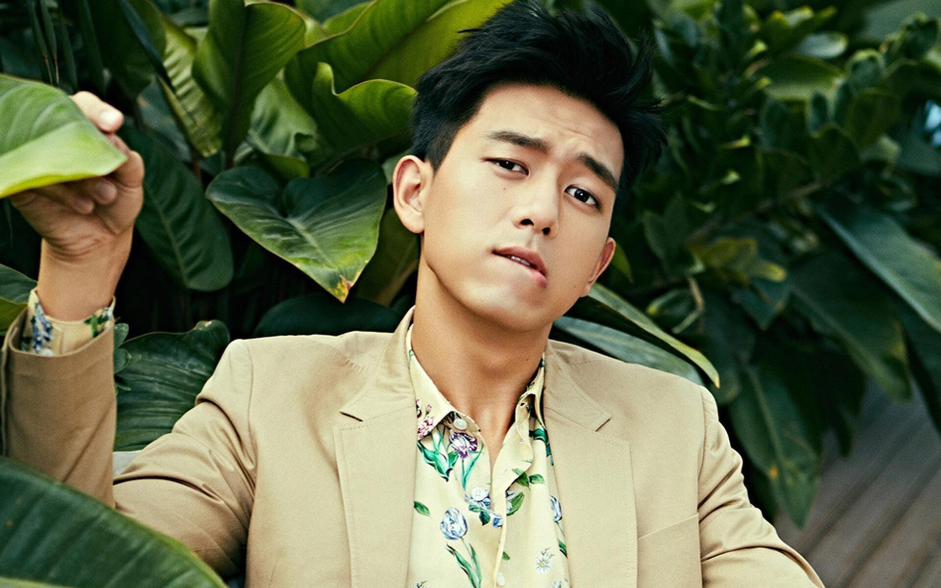 爱游戏娱乐-当机械吞噬桑巴，克瓦拉茨赫利亚的魔法能击败勒沃库森的足球工厂吗？